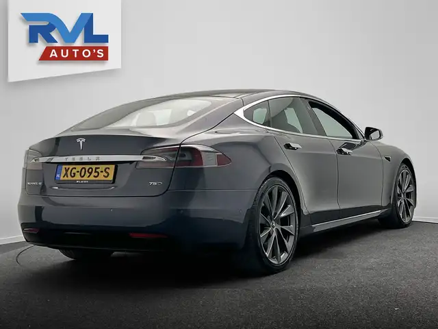 Tesla Model S view 5