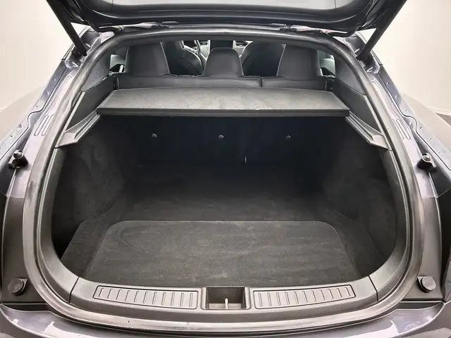 Tesla Model S view 26
