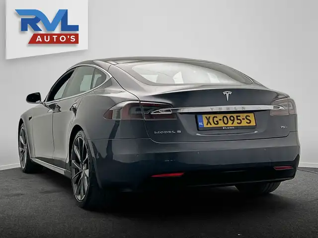 Tesla Model S view 3