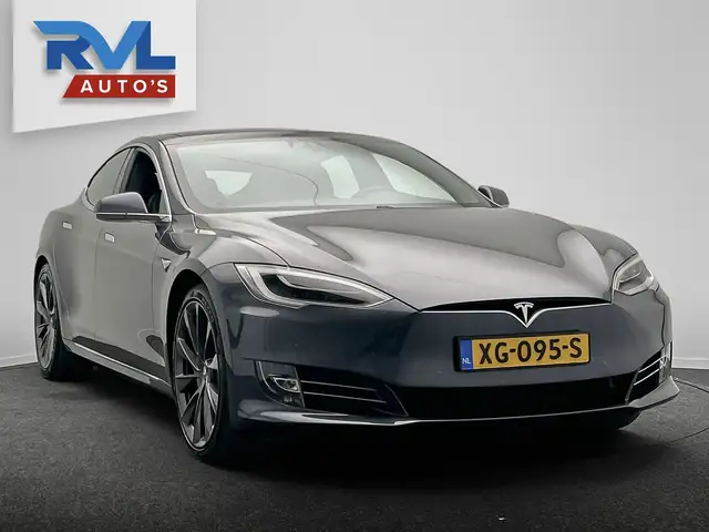 Tesla Model S view 4