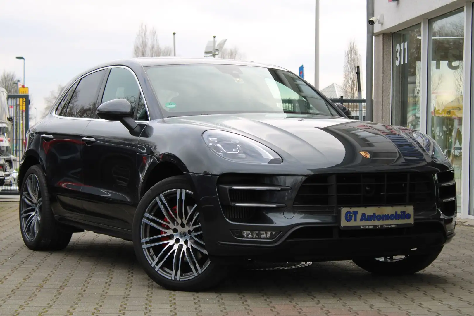 Porsche Macan Turbo/SportChrono/Pano/Luftfed/Sitzbelüft Grau - 1