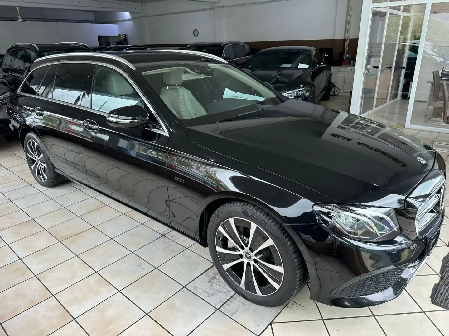Mercedes-Benz E 300 de T-9G-AHK Avantgarde Netto=20924,euro Noir - 1