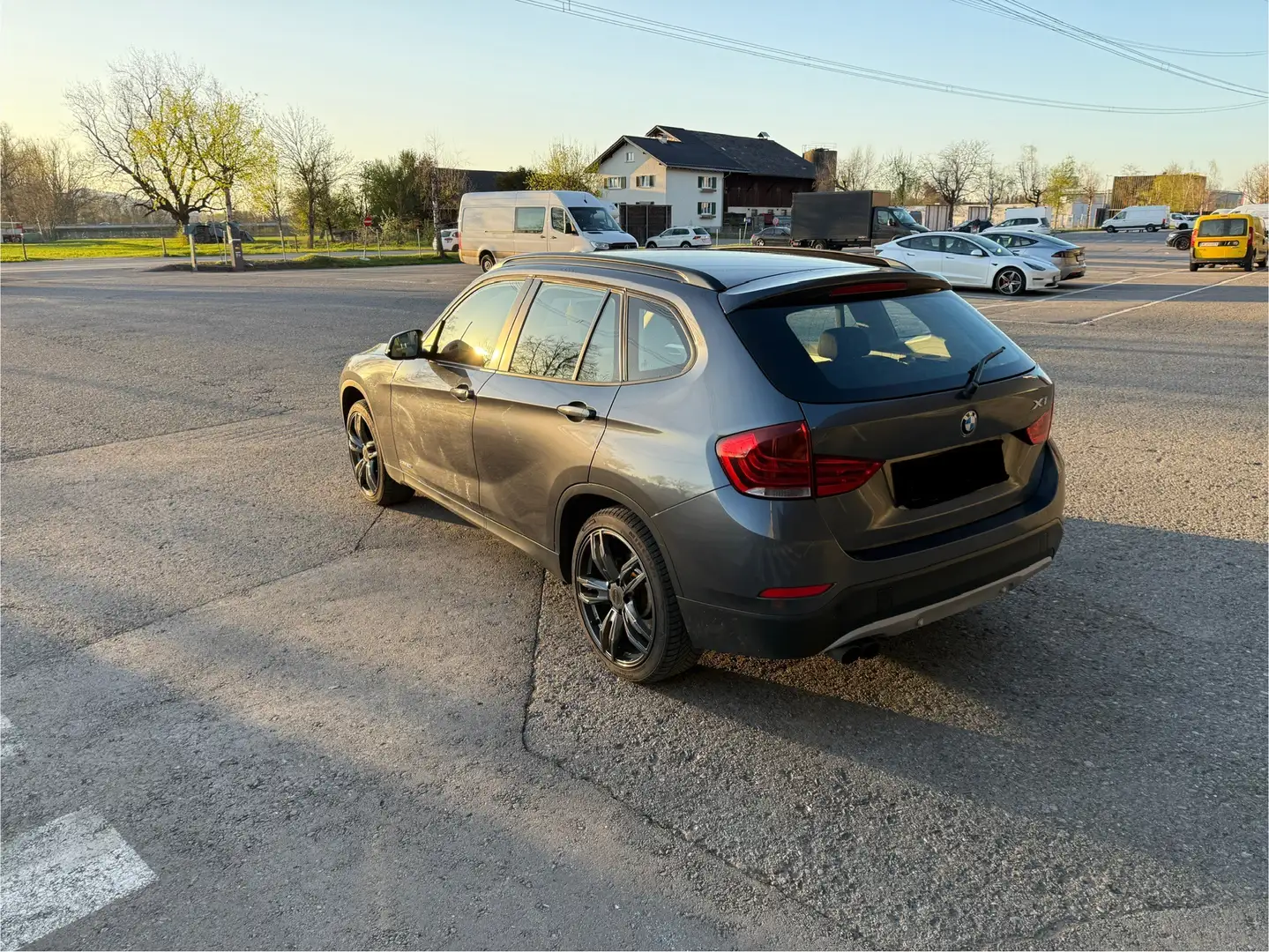 BMW X1 xDrive20i Österreich-Paket Aut. Grau - 2