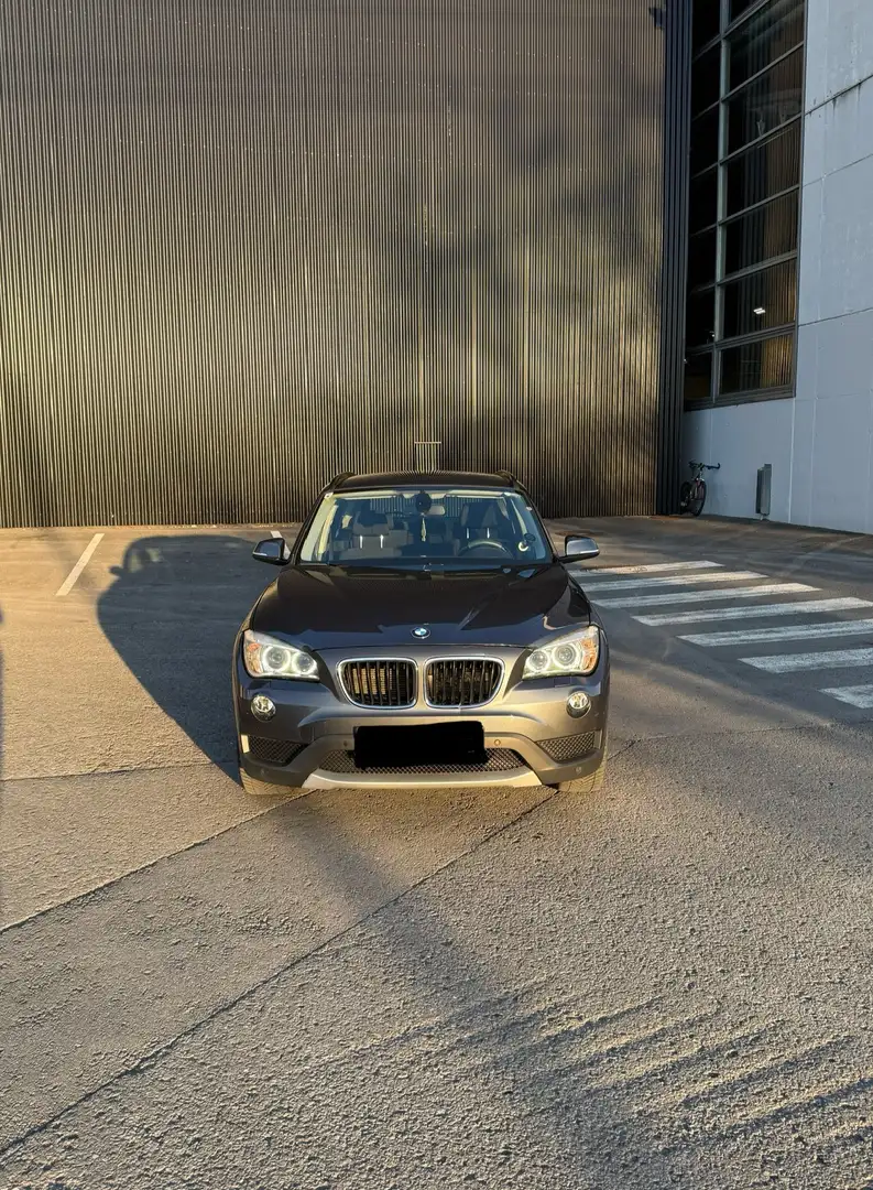 BMW X1 xDrive20i Österreich-Paket Aut. Grau - 1