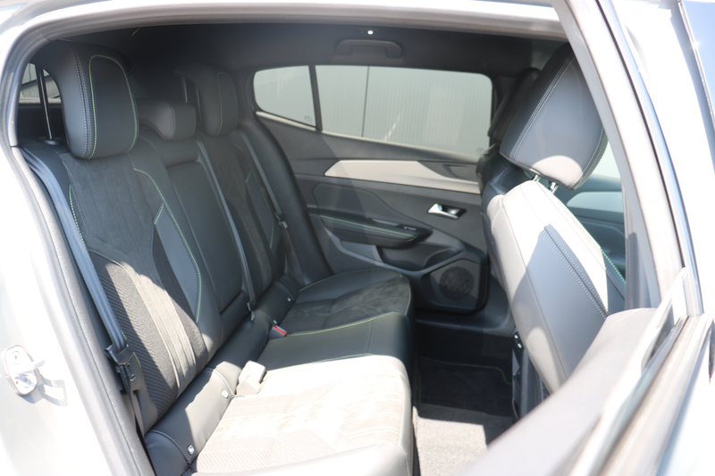 Peugeot 408 | Demo Deal | GT Avantage 58 kWh | Camera | Winter — photo 13