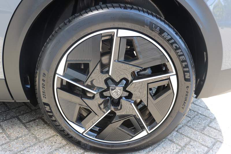 Peugeot 408 | Demo Deal | GT Avantage 58 kWh | Camera | Winter — photo 6