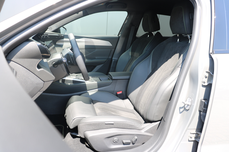 Peugeot 408 | Demo Deal | GT Avantage 58 kWh | Camera | Winter — photo 9