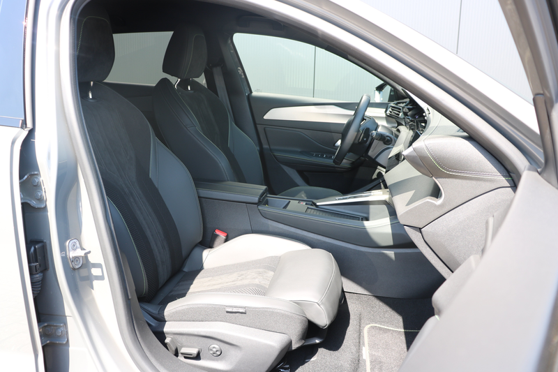Peugeot 408 | Demo Deal | GT Avantage 58 kWh | Camera | Winter — photo 11
