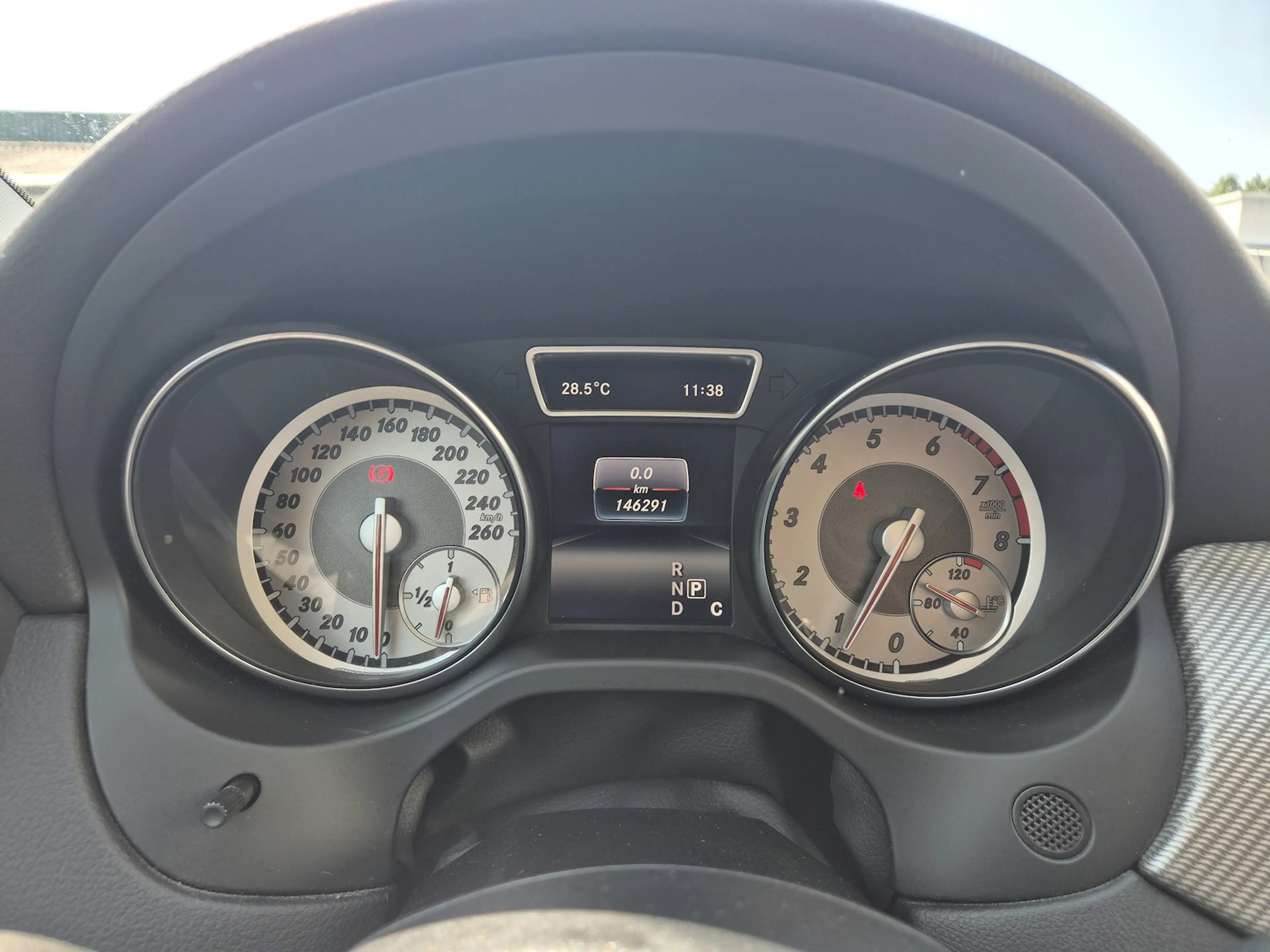 Mercedes-Benz GLA 180 Rückfahramera, Klima, Navi, PDC, Panormadach, Sitz — photo 11