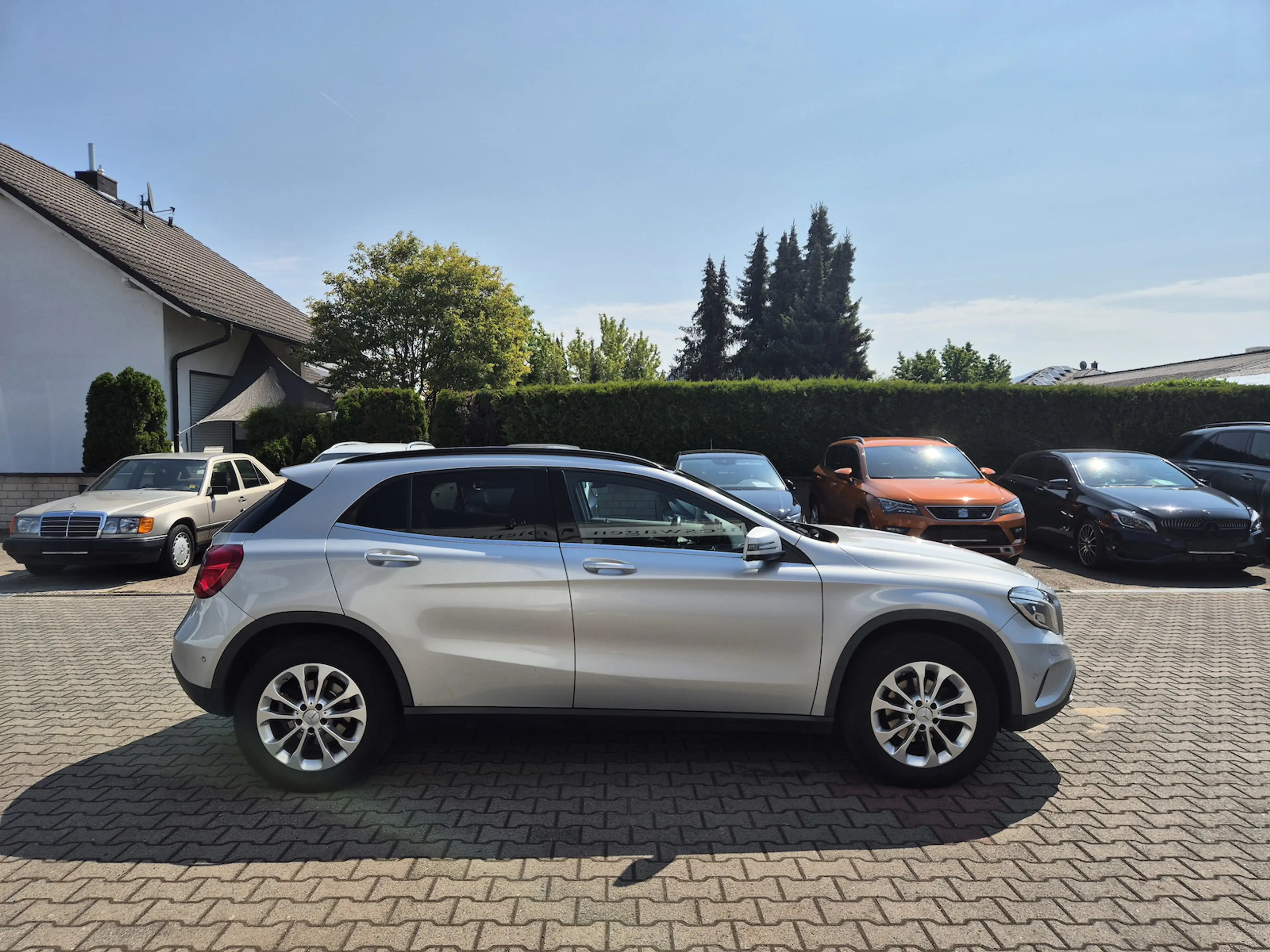 Mercedes-Benz GLA 180 Rückfahramera, Klima, Navi, PDC, Panormadach, Sitz — photo 8