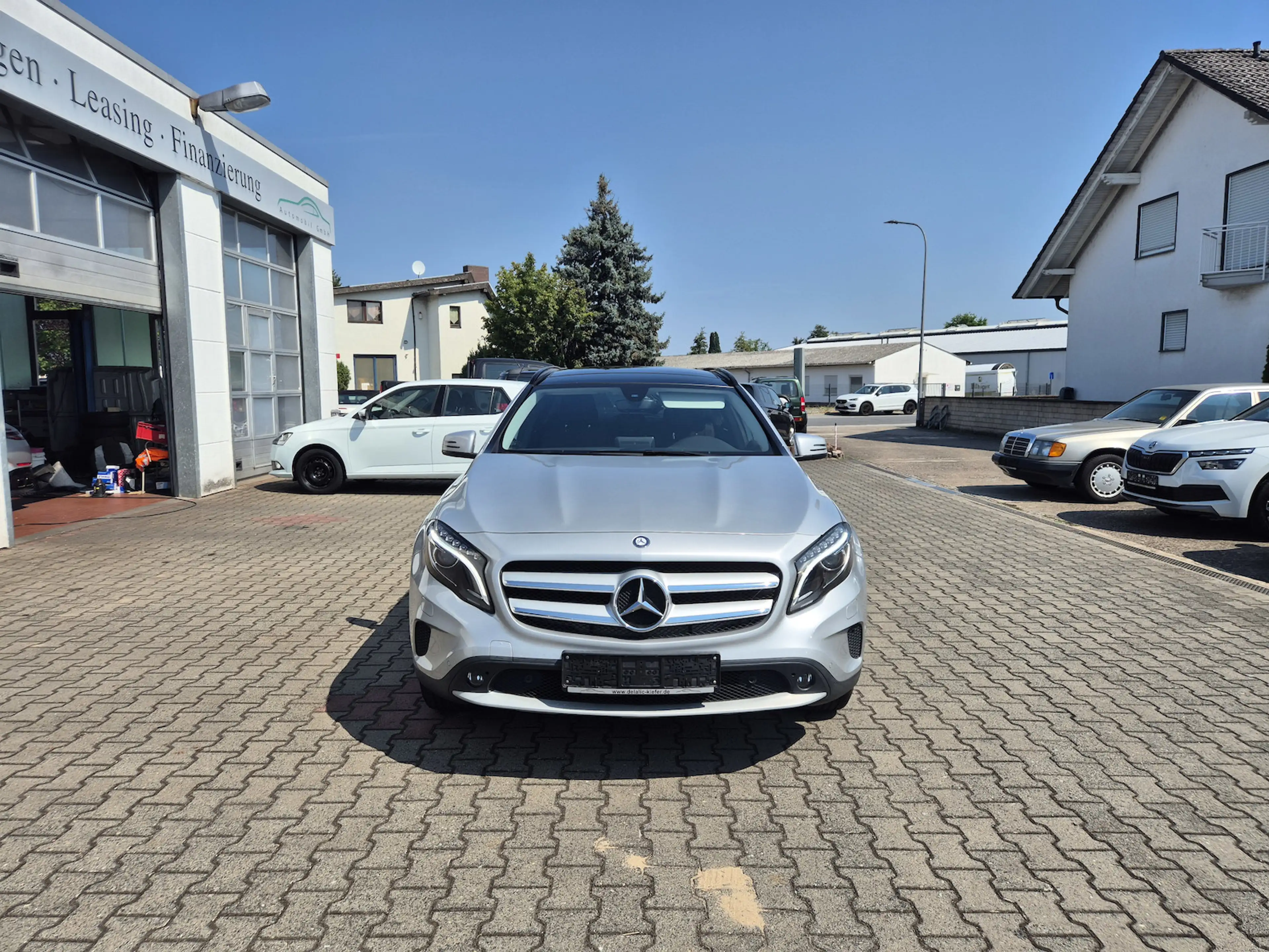 Mercedes-Benz GLA 180 Rückfahramera, Klima, Navi, PDC, Panormadach, Sitz — photo 2
