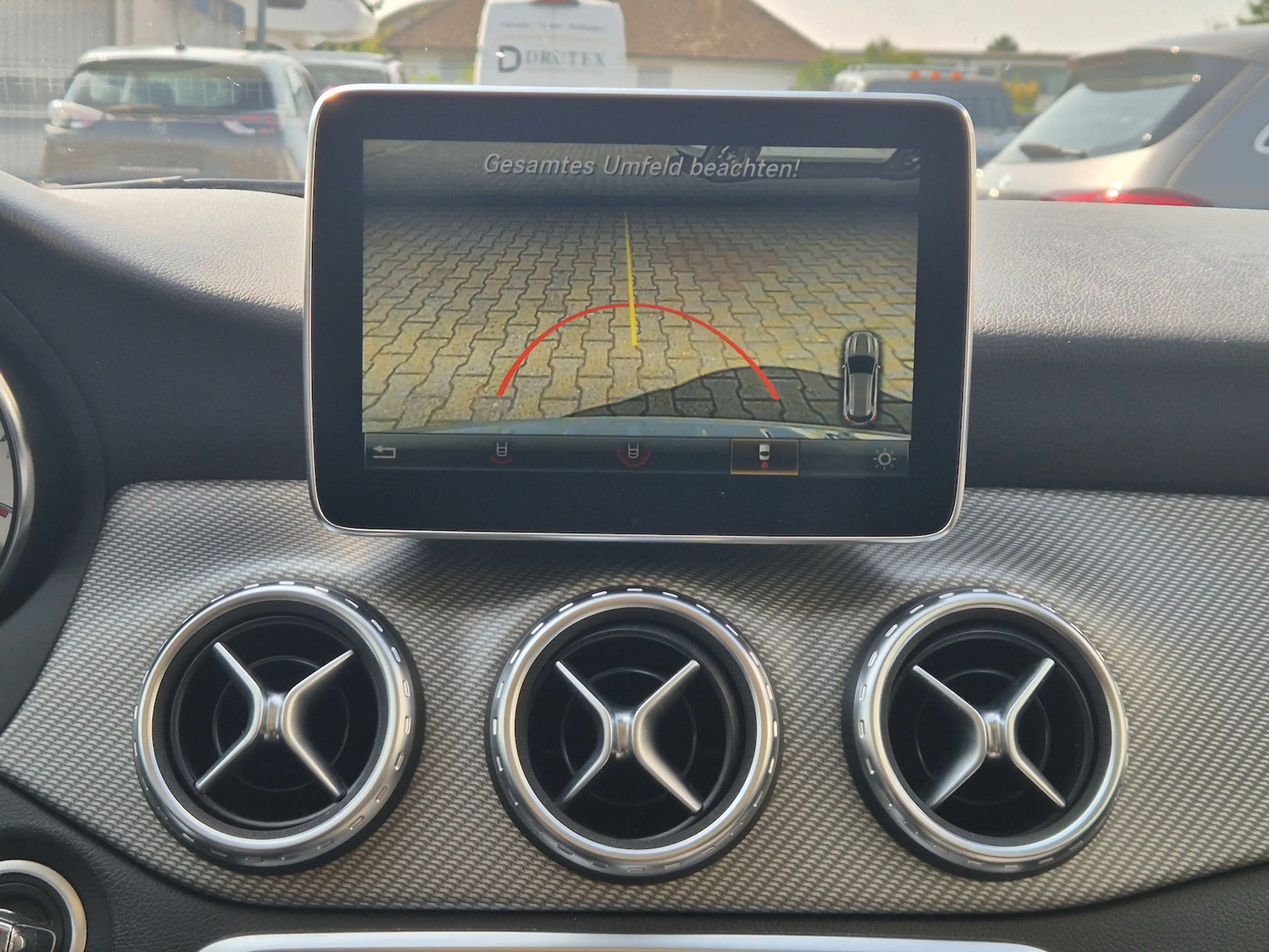Mercedes-Benz GLA 180 Rückfahramera, Klima, Navi, PDC, Panormadach, Sitz — photo 15
