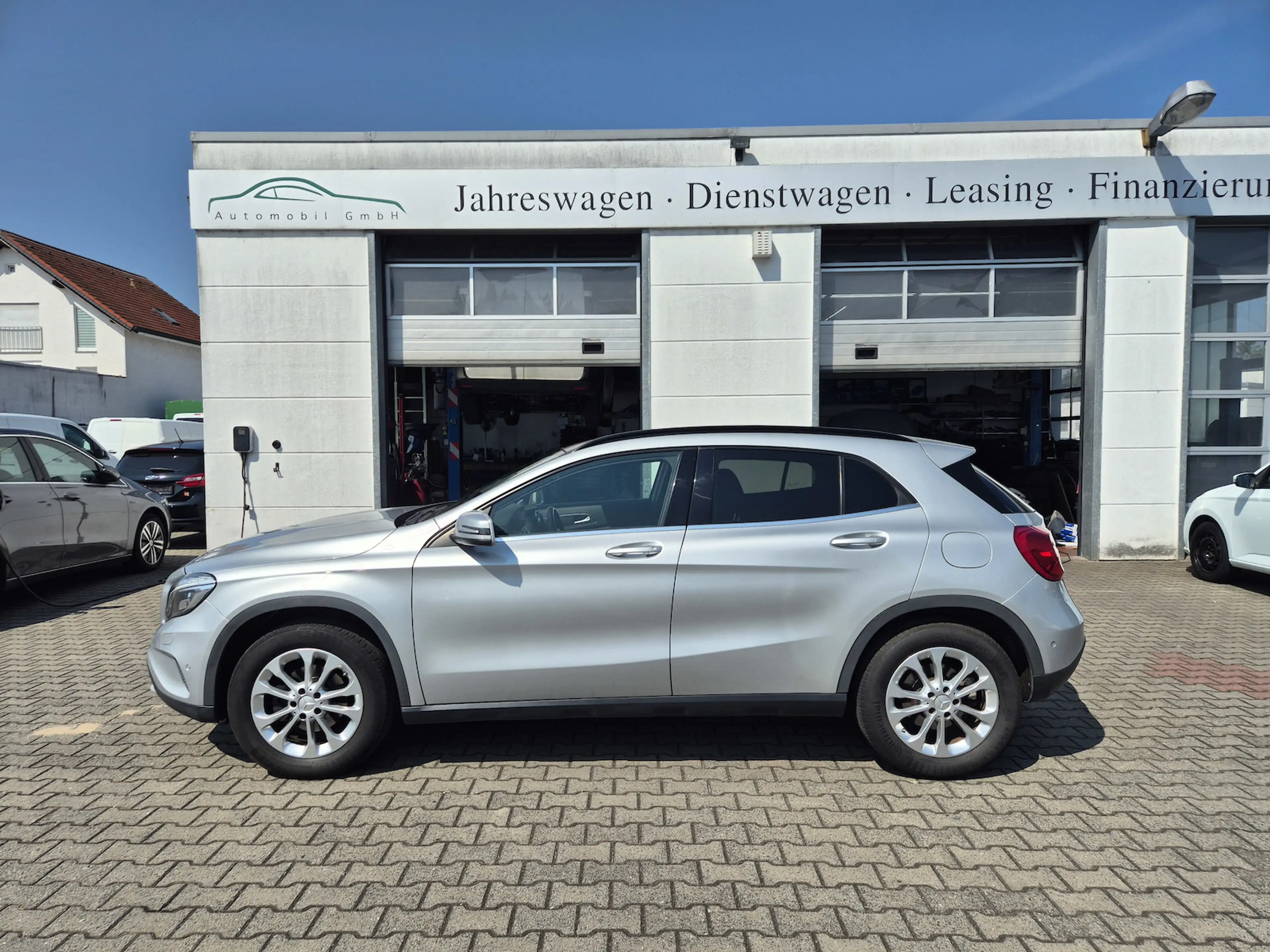 Mercedes-Benz GLA 180 Rückfahramera, Klima, Navi, PDC, Panormadach, Sitz — photo 4