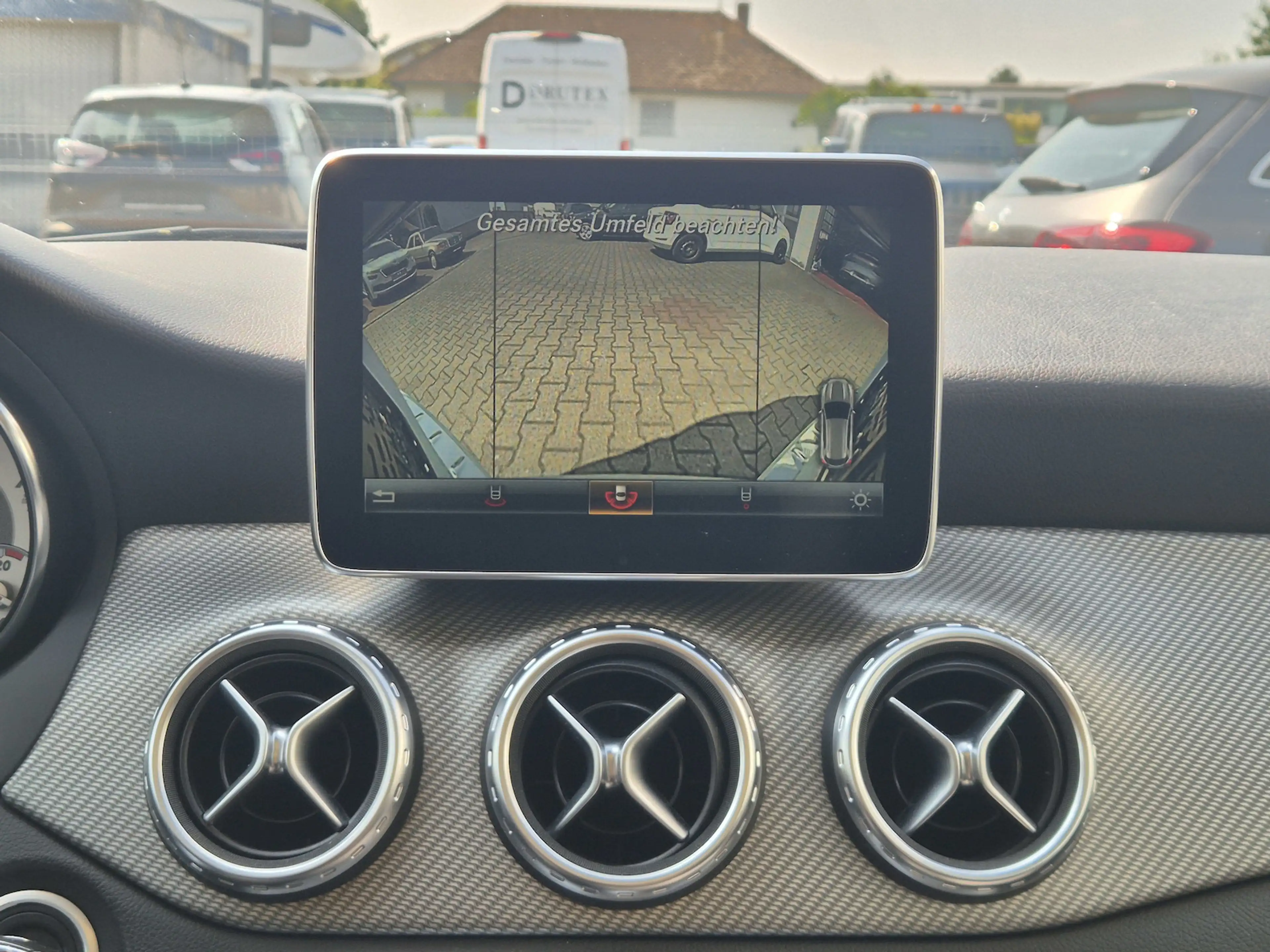 Mercedes-Benz GLA 180 Rückfahramera, Klima, Navi, PDC, Panormadach, Sitz — photo 14