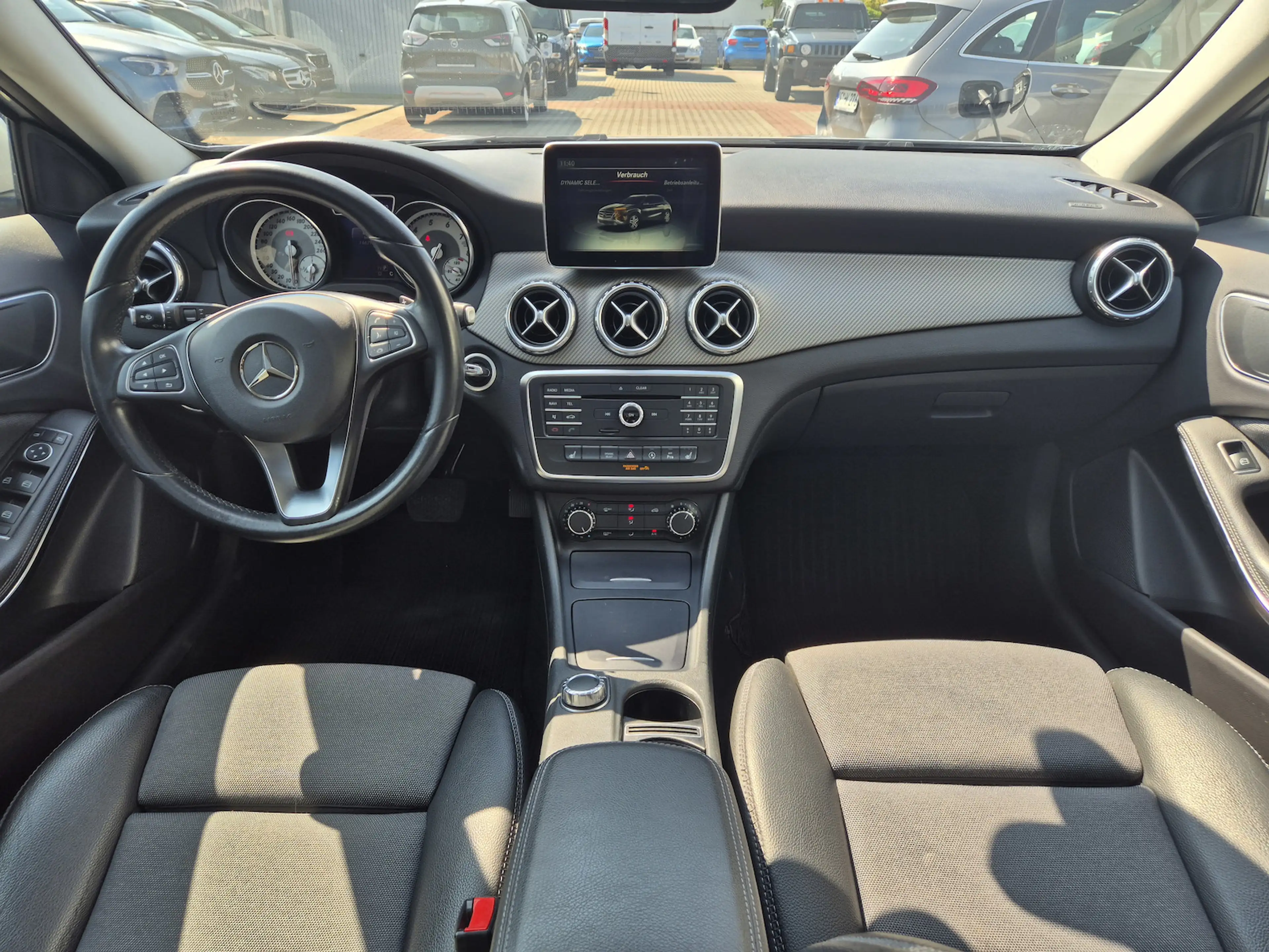 Mercedes-Benz GLA 180 Rückfahramera, Klima, Navi, PDC, Panormadach, Sitz — photo 10