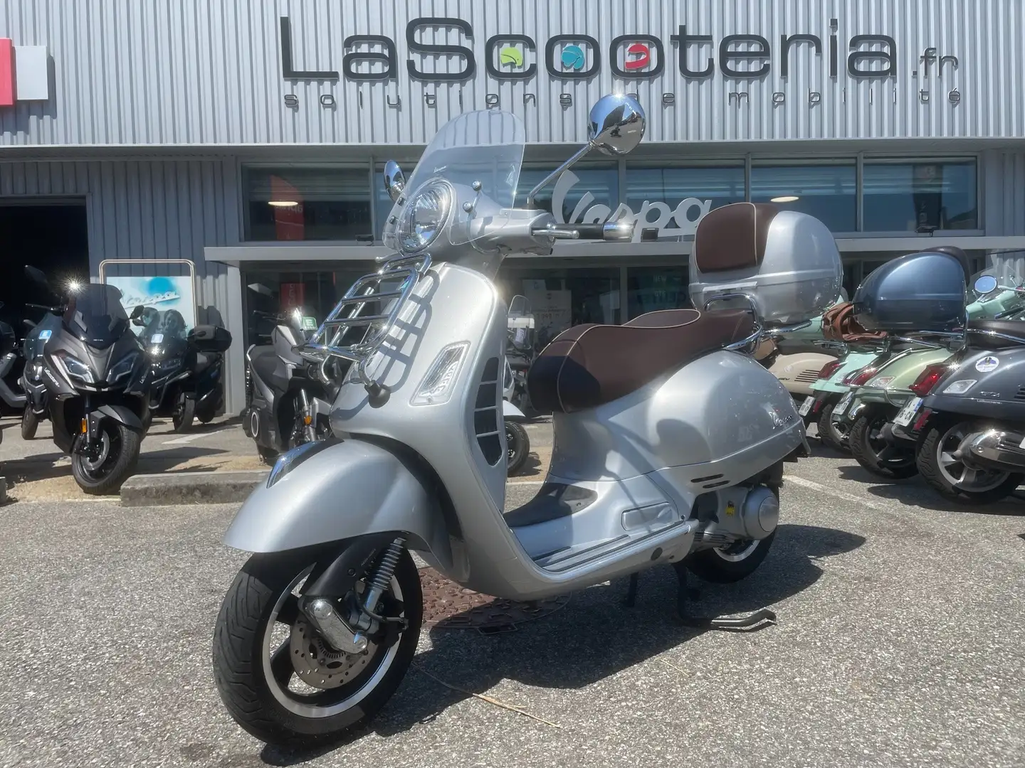 Vespa GTS 300 Gris - 1