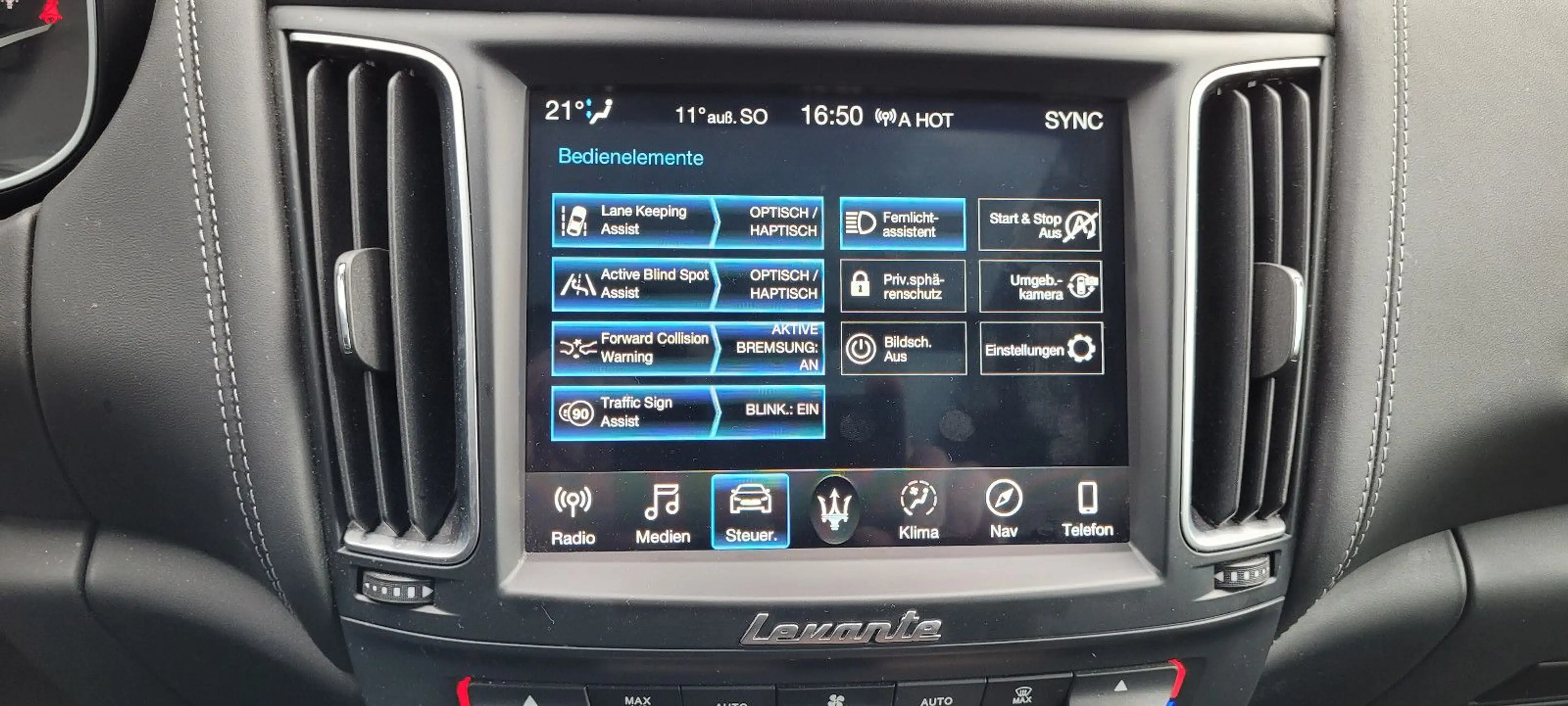 Maserati Levante GranLusso Q4 — photo 14