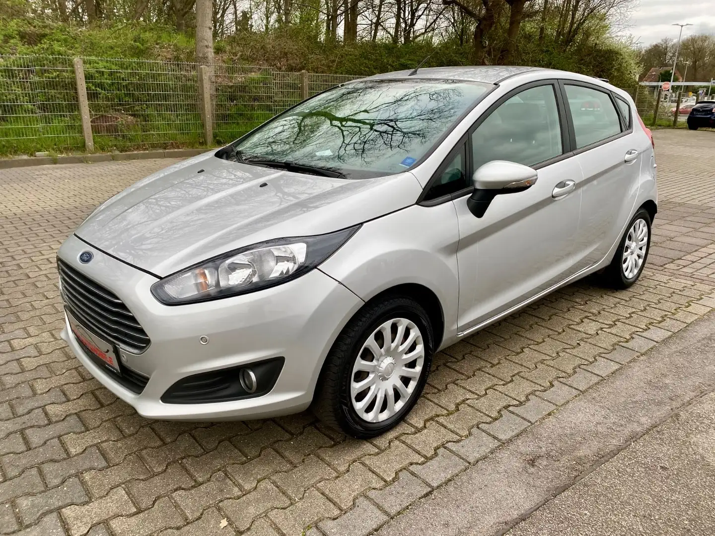 Ford Fiesta Trend/1 Hand/ Gepflegter Zustand Silber - 2