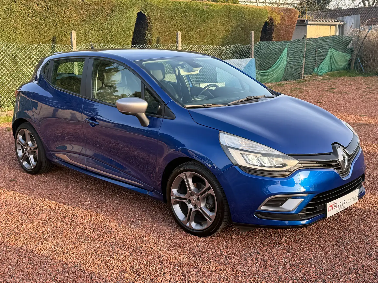 Renault Clio 1.5 dCi 90 cv "GT Line" Blau - 2