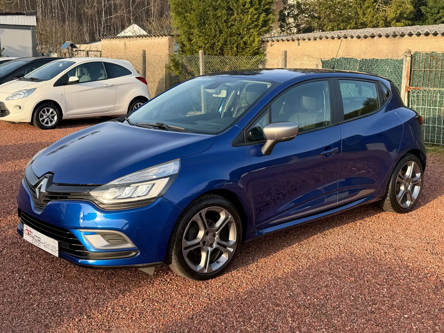 Renault Clio 1.5 dCi 90 cv "GT Line" Blau - 1