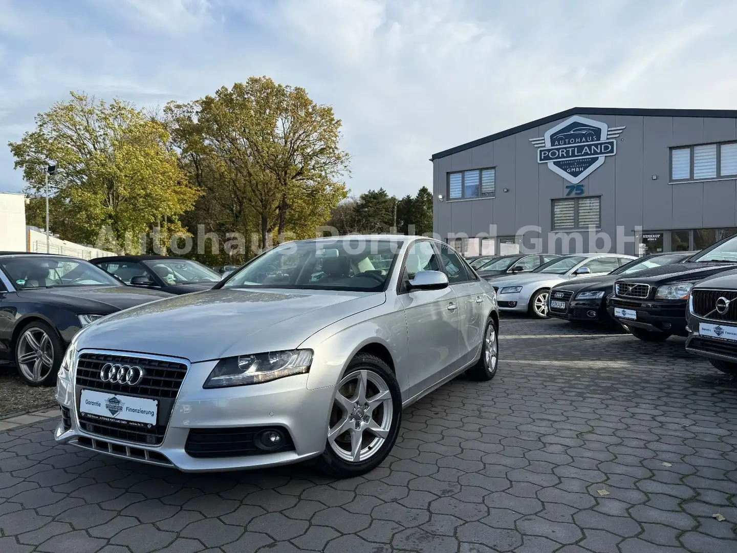 Audi A4 Lim. Attraction/PDC/17 Zoll/Isofix Silber - 1