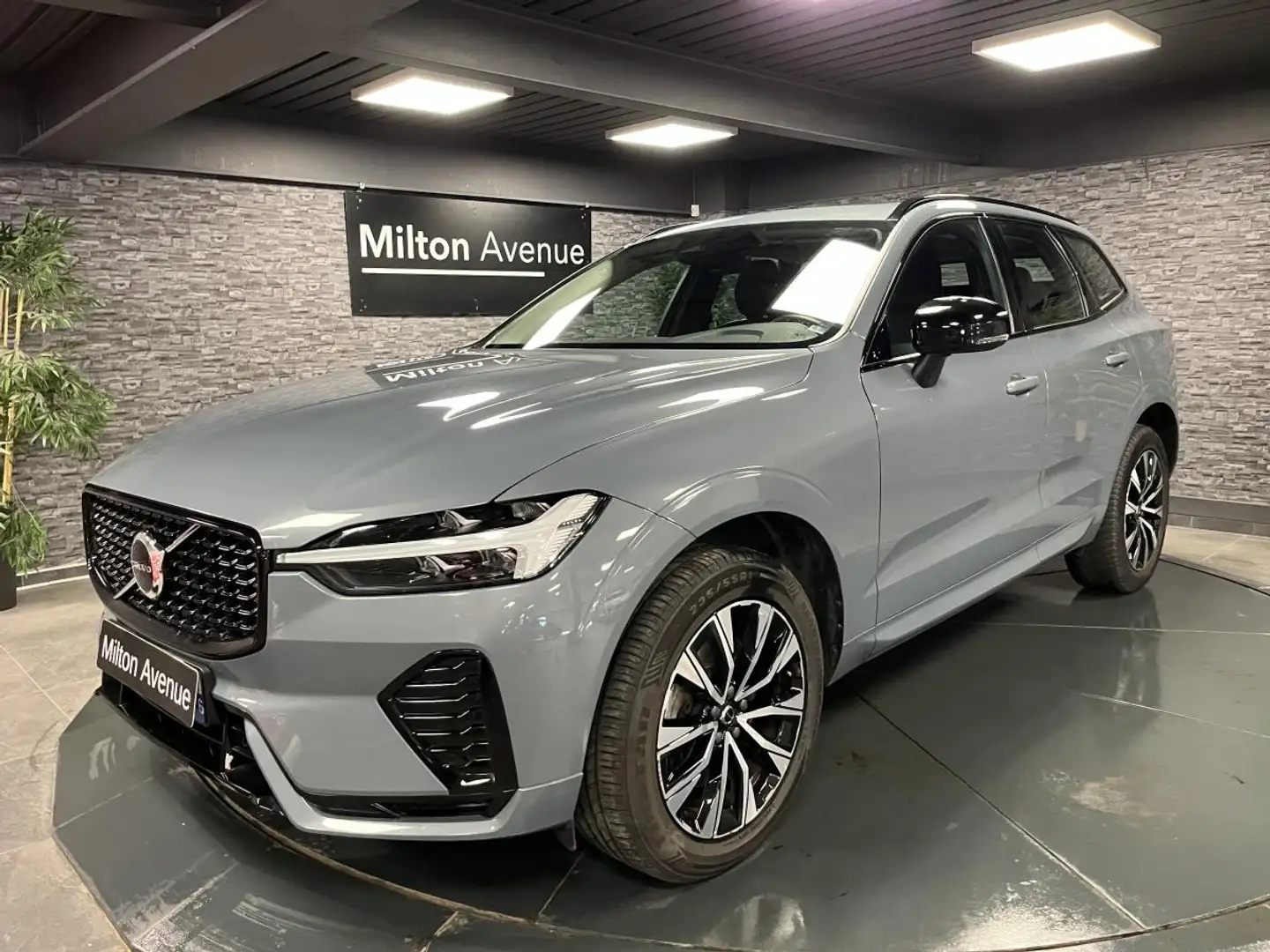 Volvo XC60 B4 Micro-Hybride Diesel - 197 - BVA Geartronic  II Plus Style Dark Gris - 1