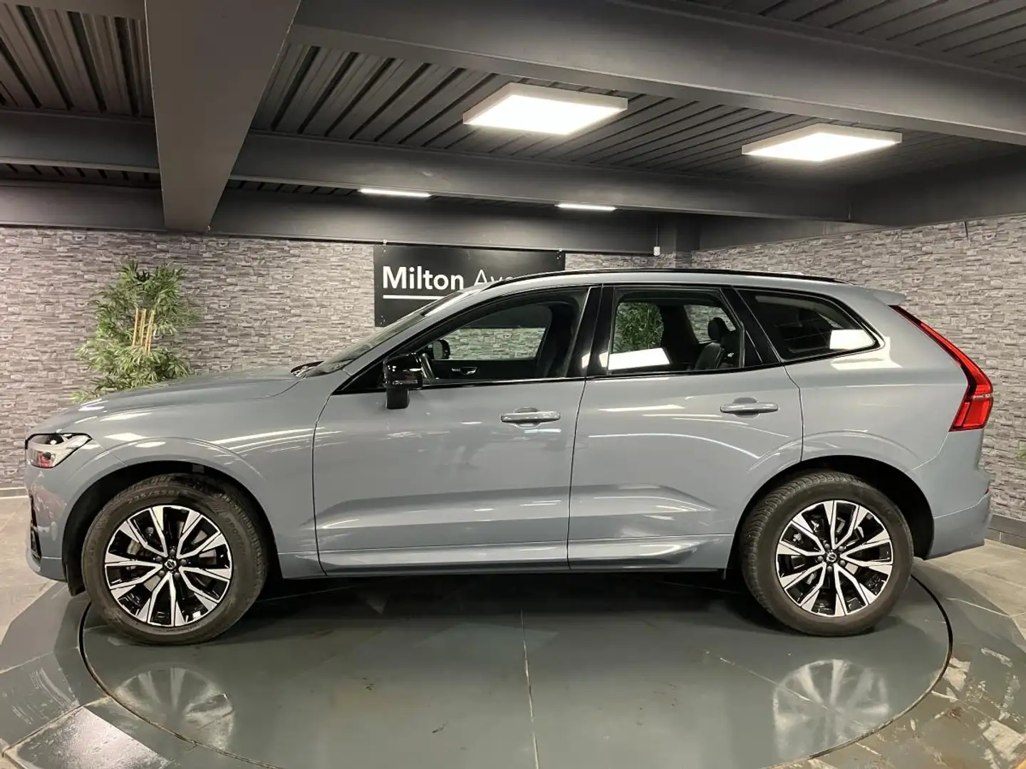 Volvo XC60 B4 Micro-Hybride Diesel - 197 - BVA Geartronic  II Plus Style Dark Gris - 2