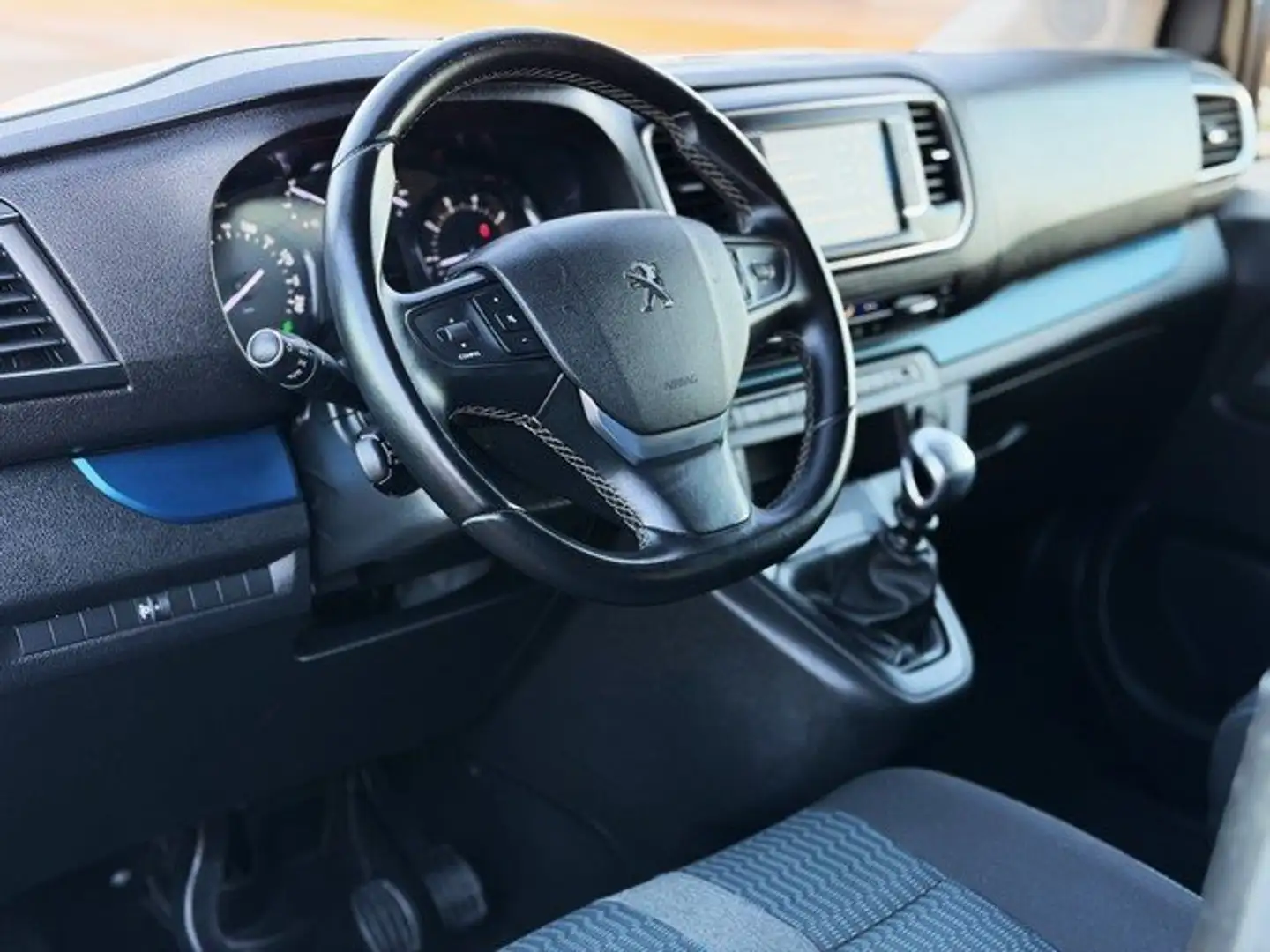 Peugeot Traveller 1.5BlueHDI Active Long 120 Marrón - 2