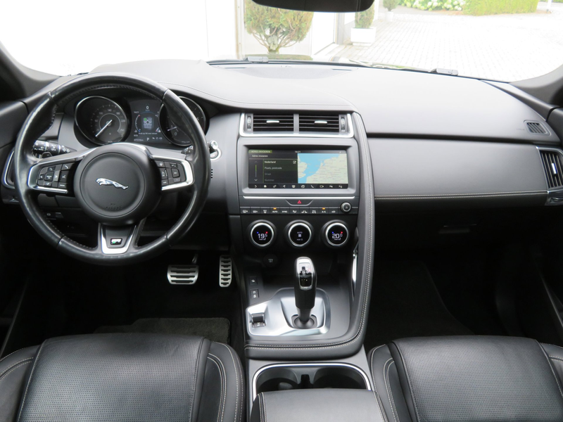 Jaguar E-Pace 2.0 P250 AWD R-Dynamic S LEDER-PANODAK-DEALER OH — photo 4