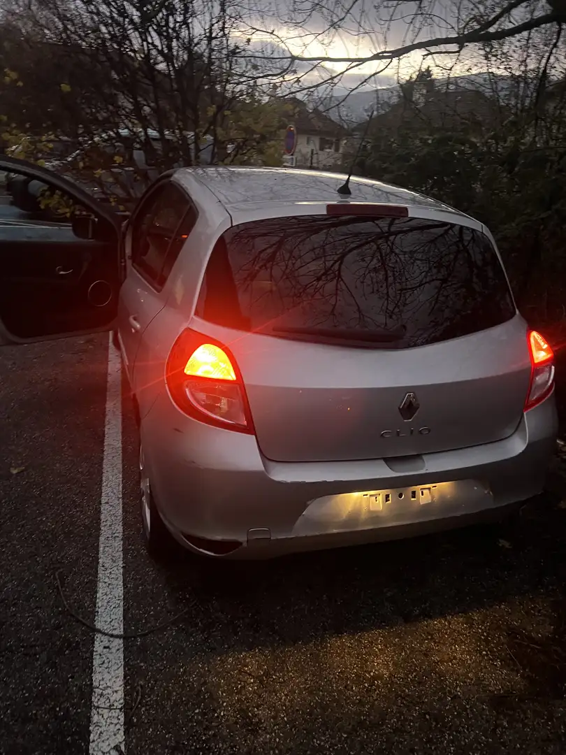 Renault Clio Clio III 1.2 16V 75 eco2 Expression - 1