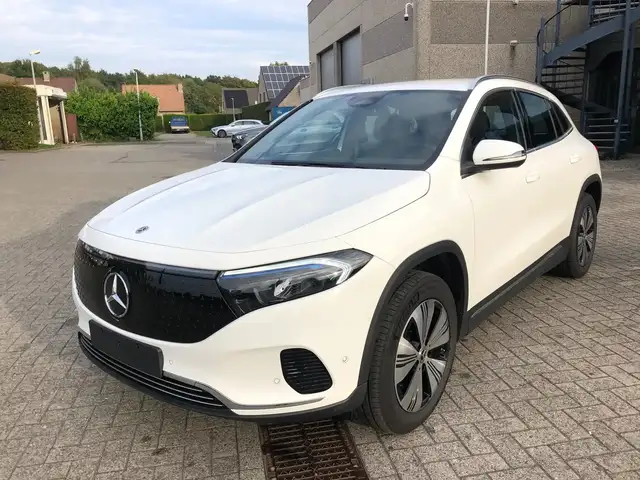 Mercedes-Benz EQA 300 4Matic,Camera,Winter Pack,Carplay,Directiewagen
