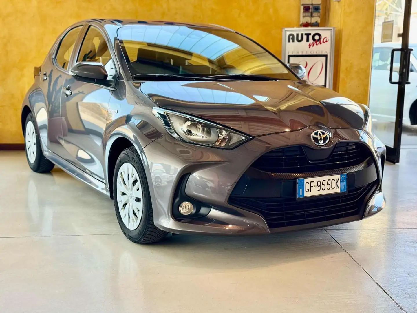 Toyota Yaris 1.5 Hybrid 5 porte Business Gris - 2
