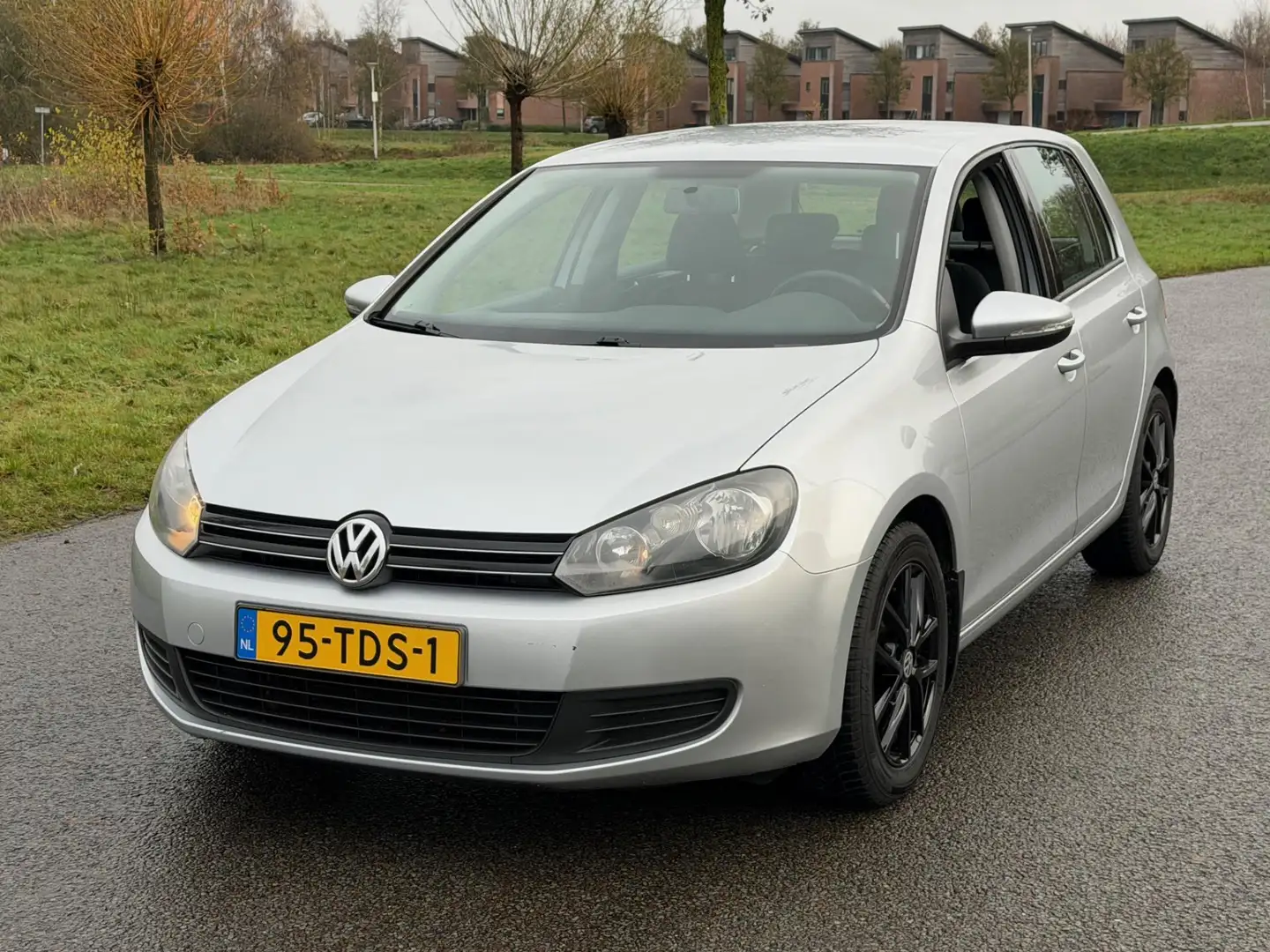 Volkswagen Golf 1.2 TSI Comfortline BlueMotion | Cruise | Navi | C Grau - 2