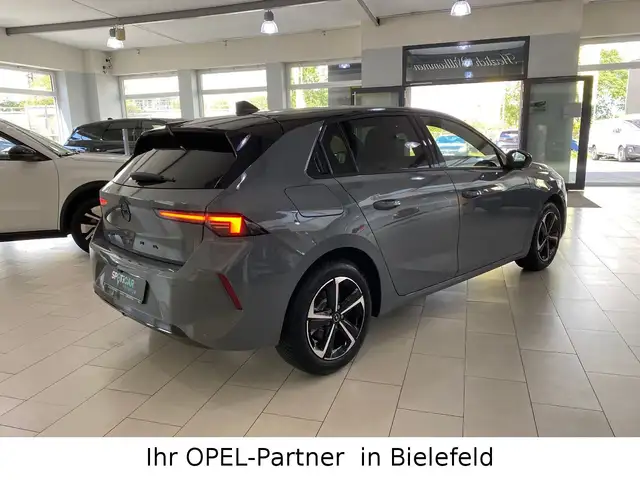 Opel Astra view 4
