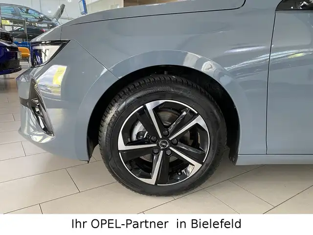 Opel Astra view 7