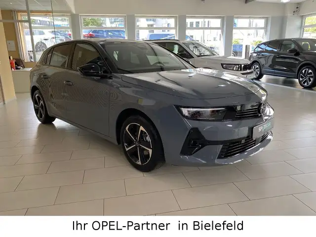 Opel Astra view 3