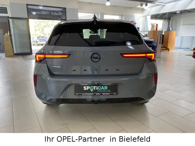 Opel Astra view 5