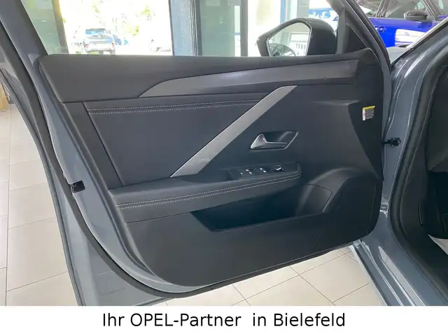 Opel Astra view 10