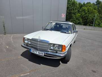 W123 280E