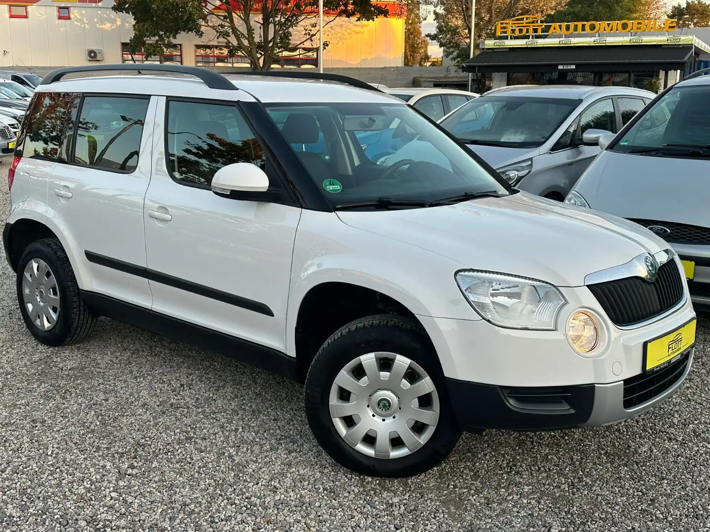 Skoda Yeti Active 1.2TSI*Klimaaut.*SitzH*2.HD*TÜV NEU Weiß - 2