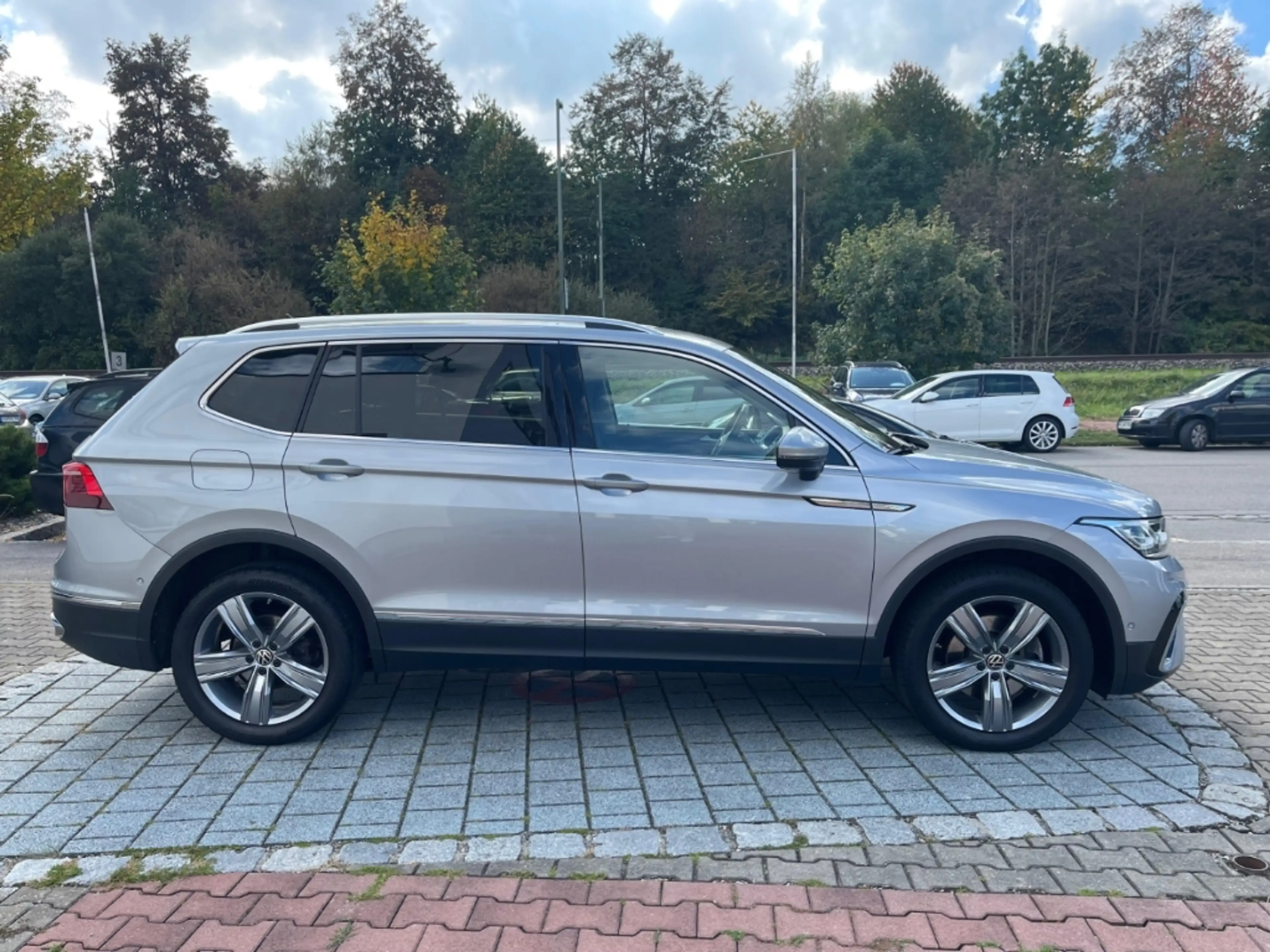 Volkswagen Tiguan Allspace Elegance 2.0TSI 4MDSG 360*HUD*IQ!! — photo 5