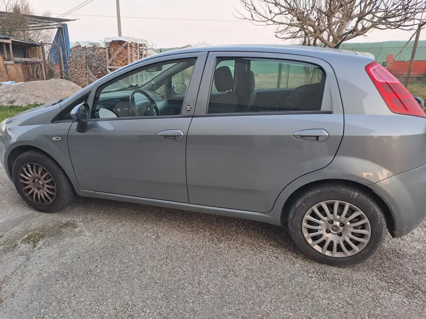 Fiat Grande Punto 5p 1.2 Active c/esp s/clima 65cv Gris - 2