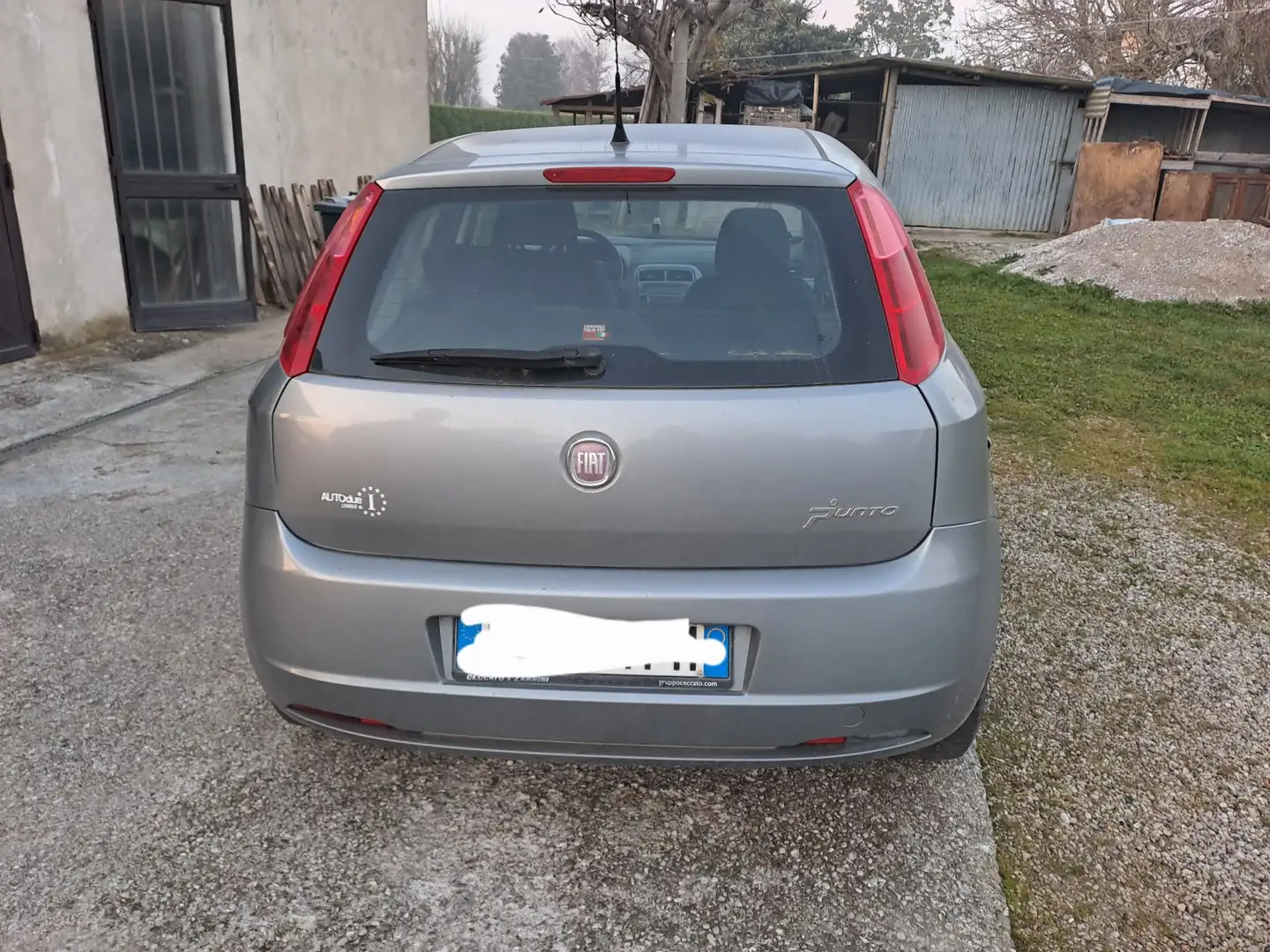 Fiat Grande Punto 5p 1.2 Active c/esp s/clima 65cv Gris - 1