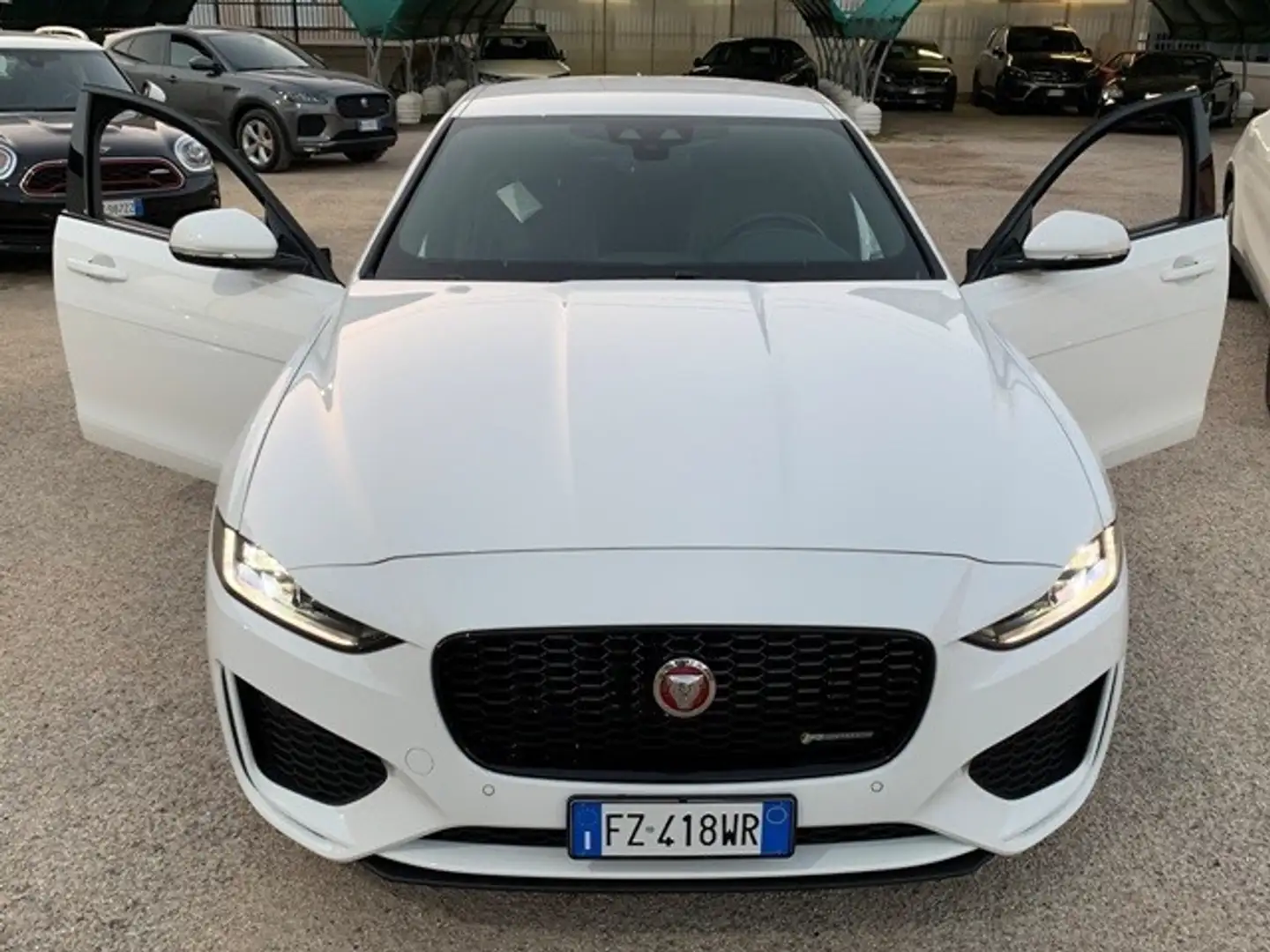Jaguar XE 2.0d i4 R-Dynamic HSE awd 180cv auto - 2