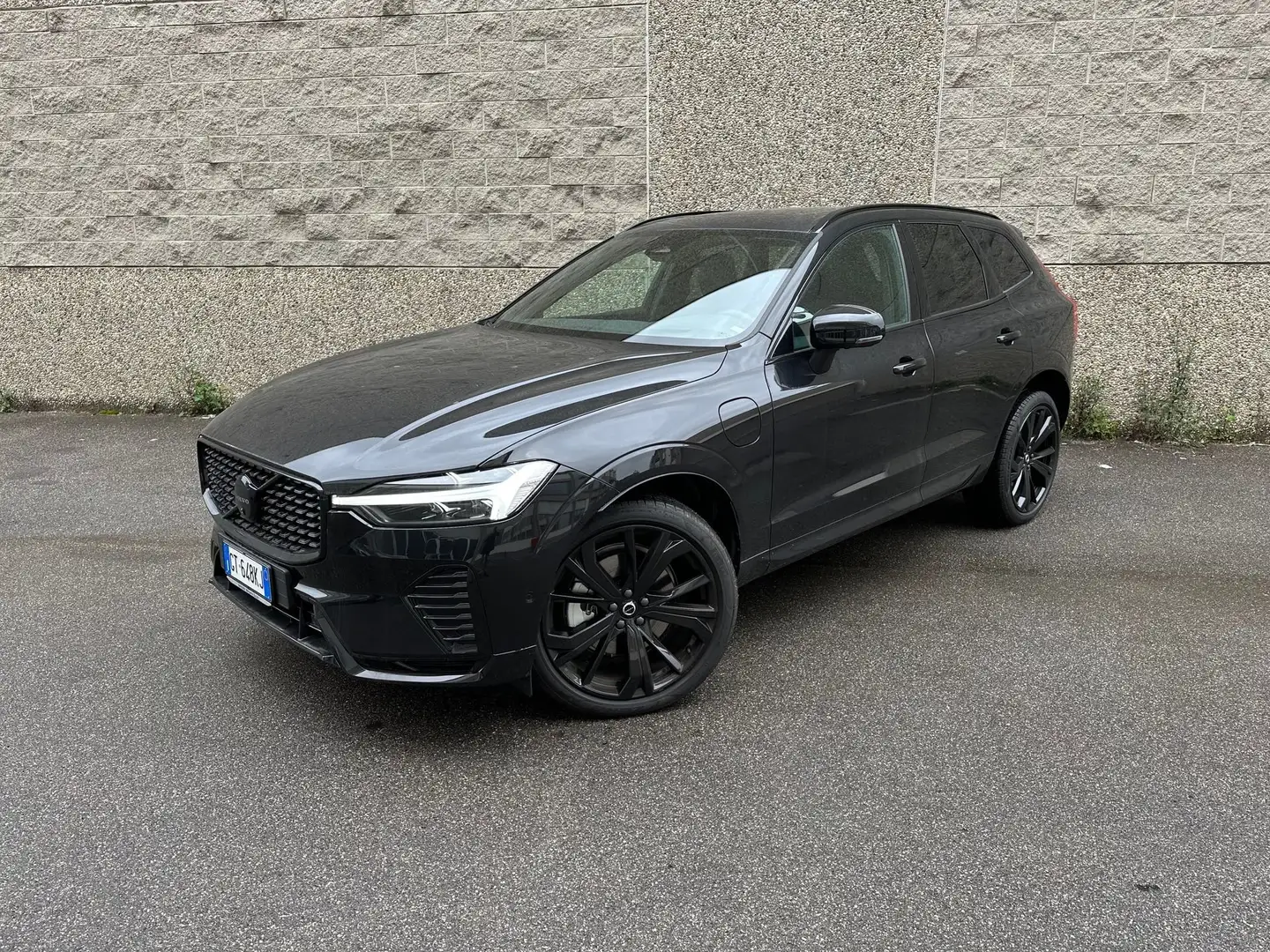 Volvo XC60 T6 Plug-in hybrid AWD automatico Ultra Black Edit Nero - 1