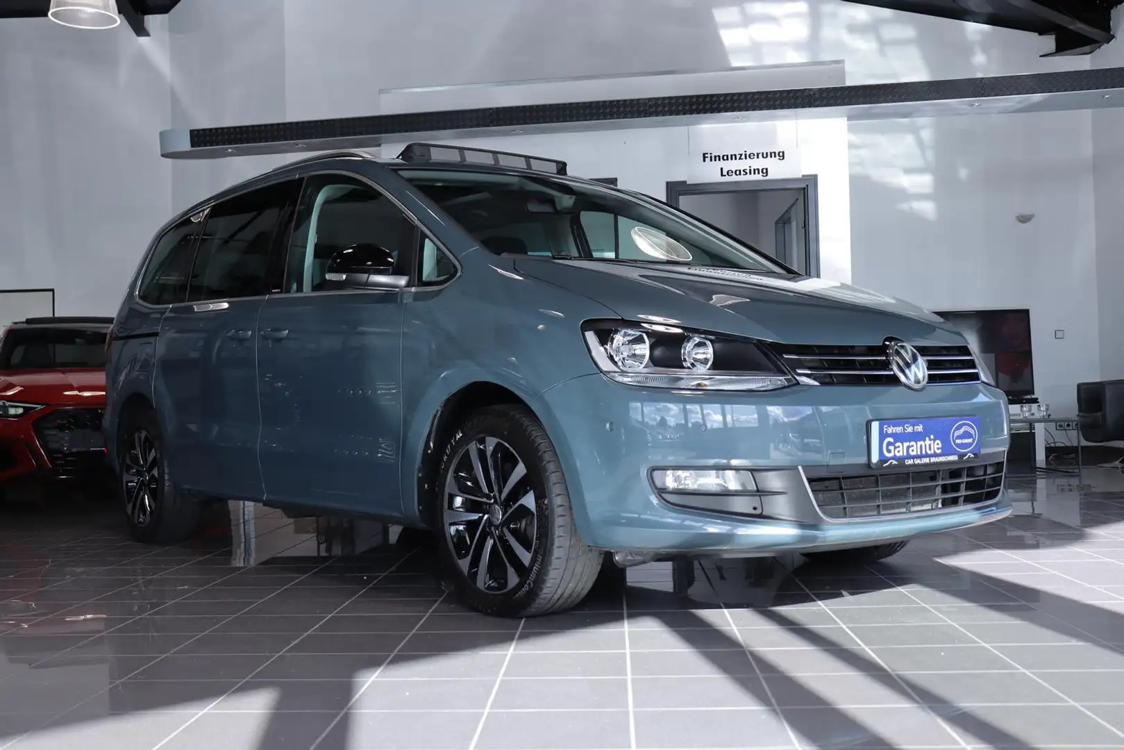 Volkswagen Sharan 2.0 TDI IQ.DRIVE* 7-SITZER*STANDHEIZ*AHK* Bleu - 2