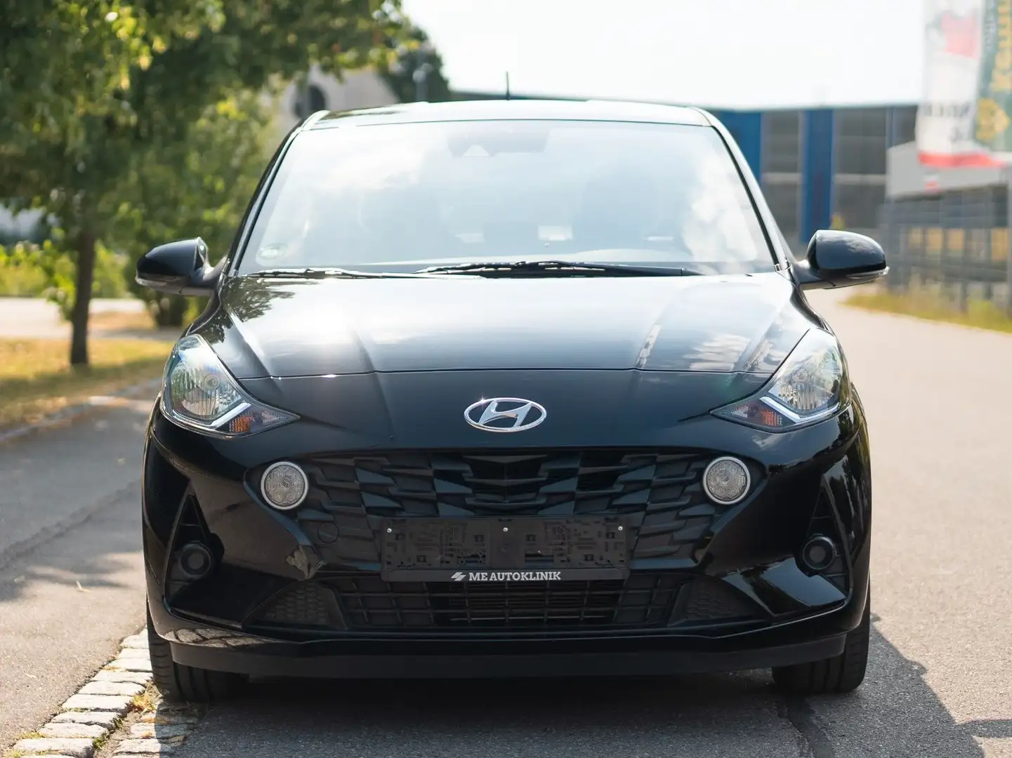 Hyundai i10 Trend Automatik *SHZ*LHZ*PDC*Tempomat Schwarz - 2