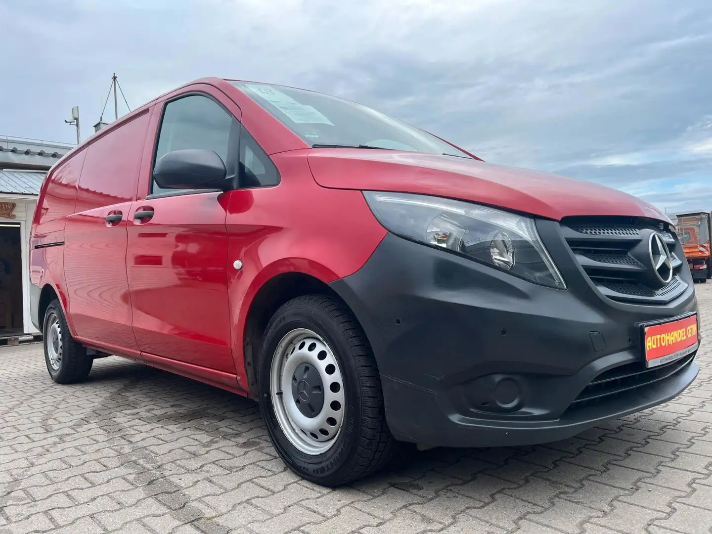 Mercedes-Benz Vito Kasten 111 CDI FWD lang Rot - 1