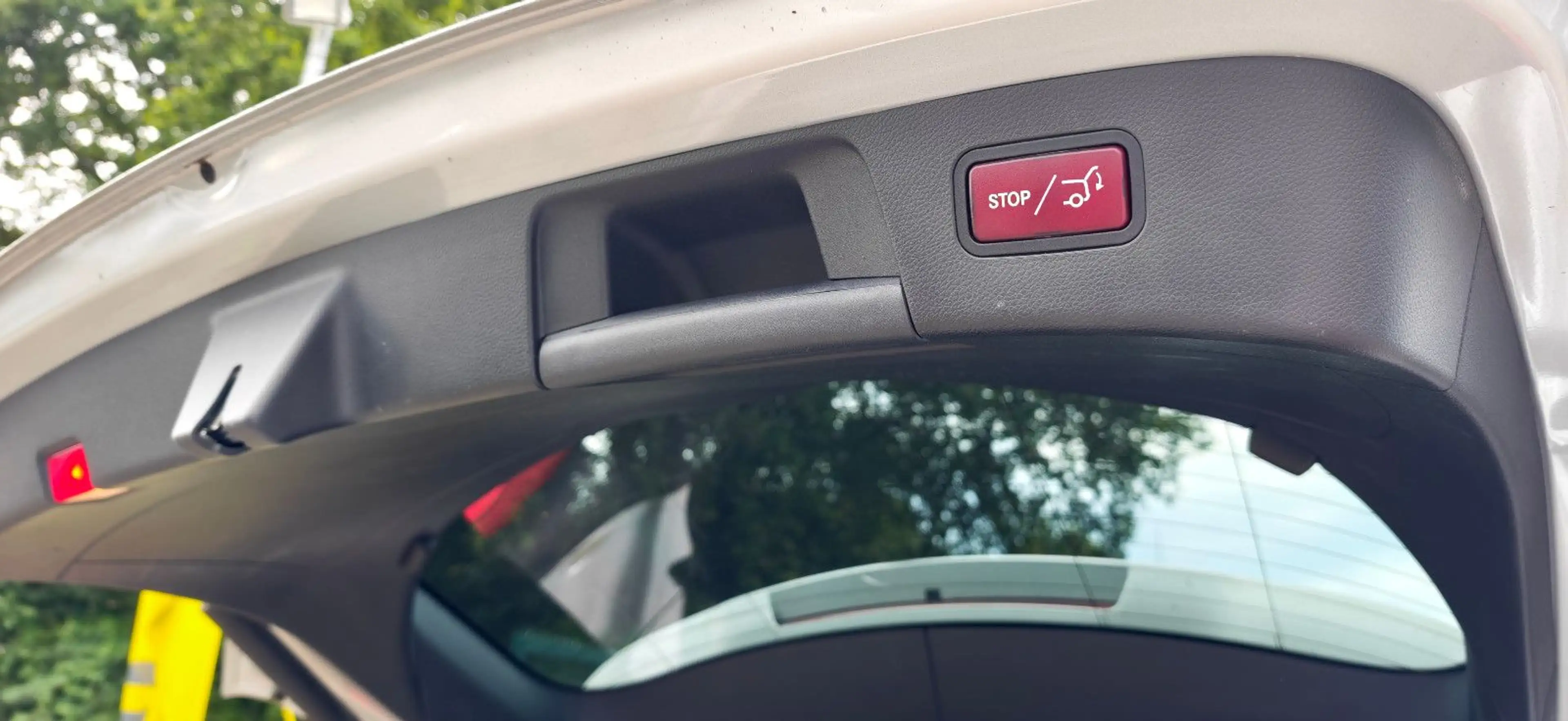 Mercedes-Benz GLA 220 d Panorama Navi SHZ LED SPUR — photo 9