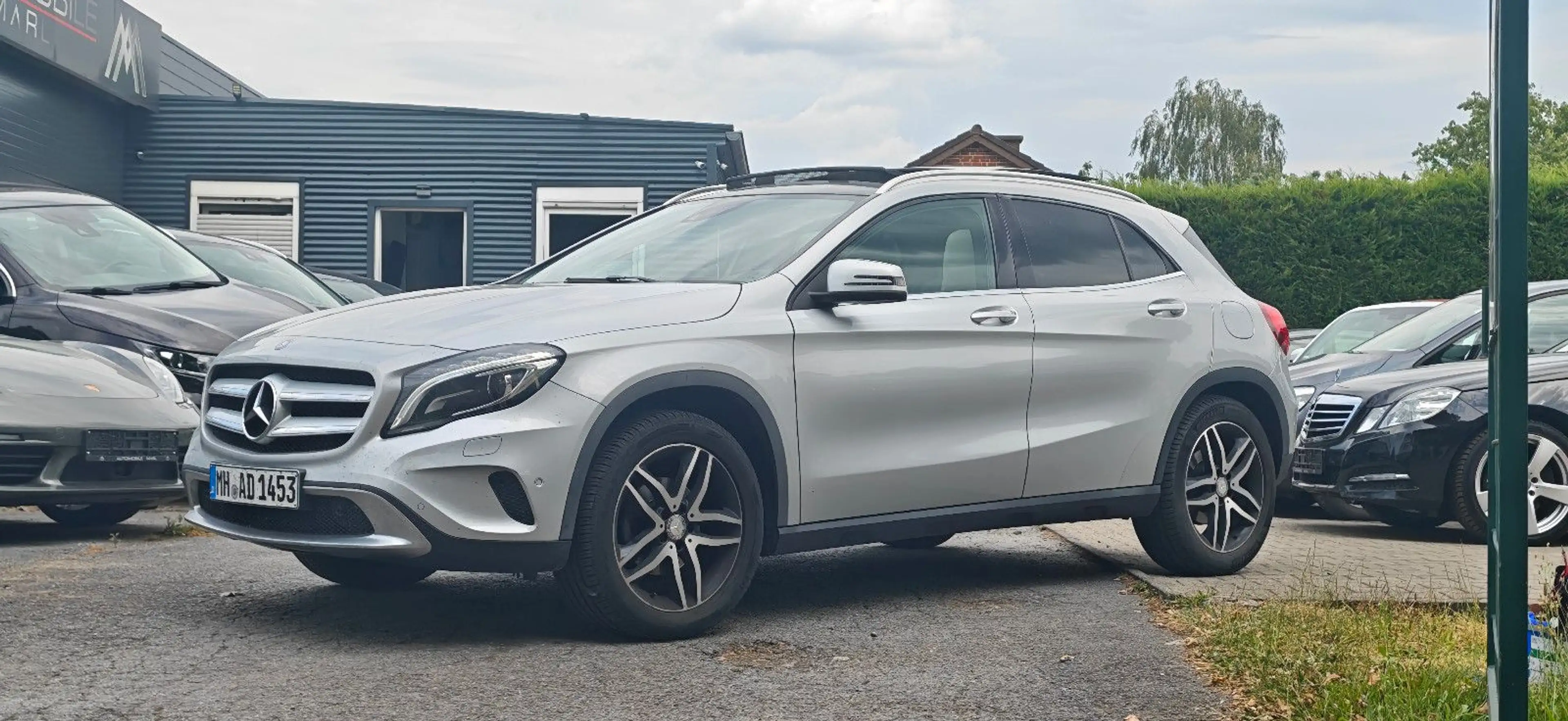 Mercedes-Benz GLA 220 d Panorama Navi SHZ LED SPUR